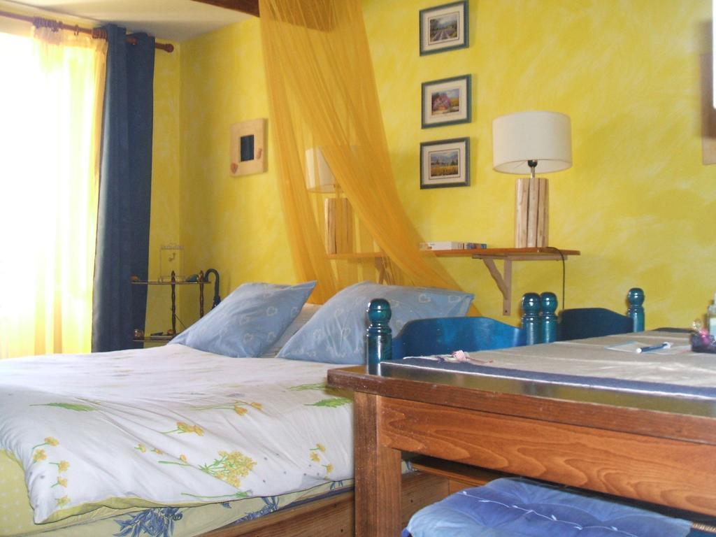 Mas Des Retrouvailles Villa Chateaurenard Room photo
